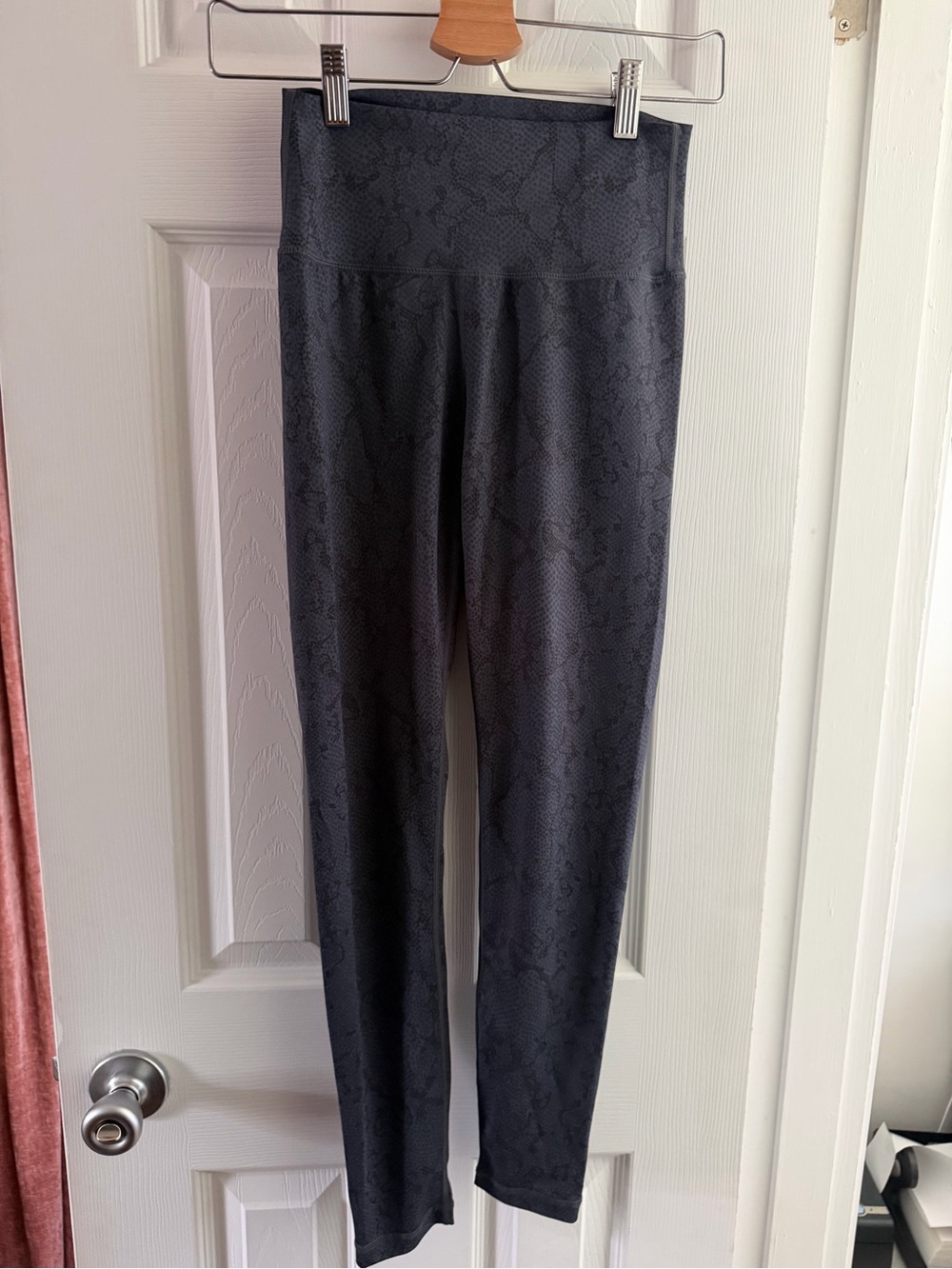 High-Waisted Black Snake-Print Leggings - Women's Activewear